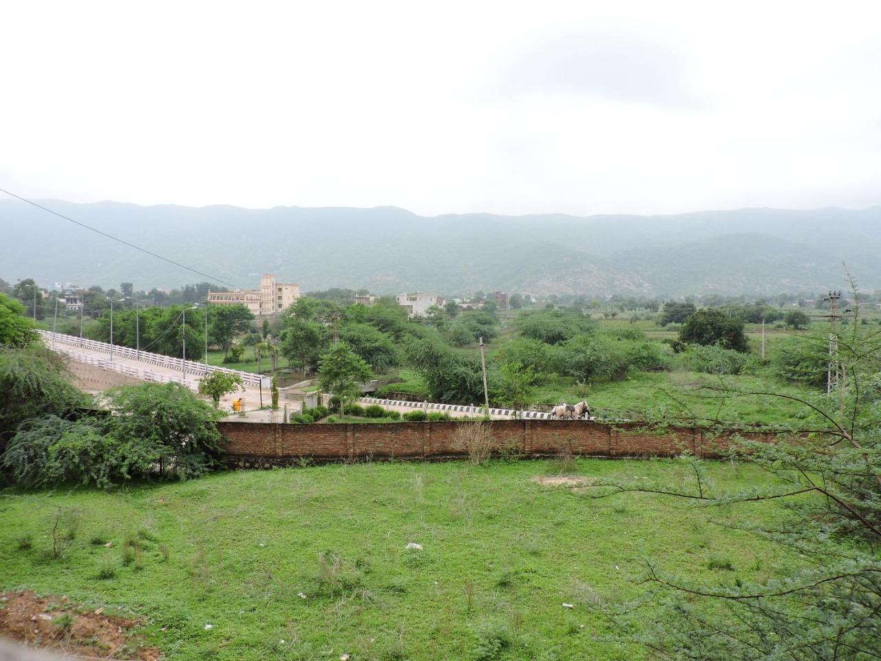 Radhika Palace Hotel Pushkar Buitenkant foto