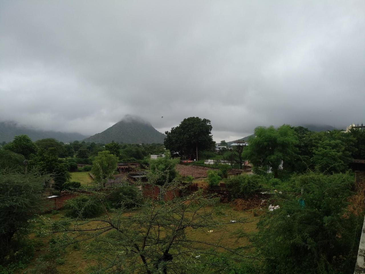 Radhika Palace Hotel Pushkar Buitenkant foto